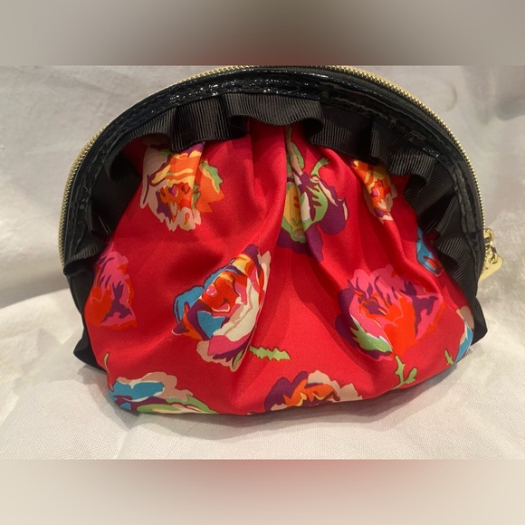 Betsey Johnson Cosmetic Bag New - Picture 3 of 7